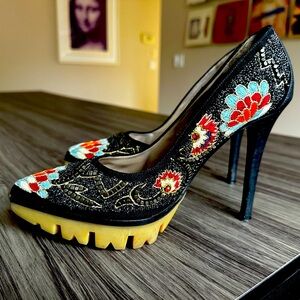 Donald J. Pliner signature series beaded heels